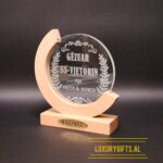 Trofe kristali me bazament druri