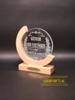 Trofe kristali me bazament druri