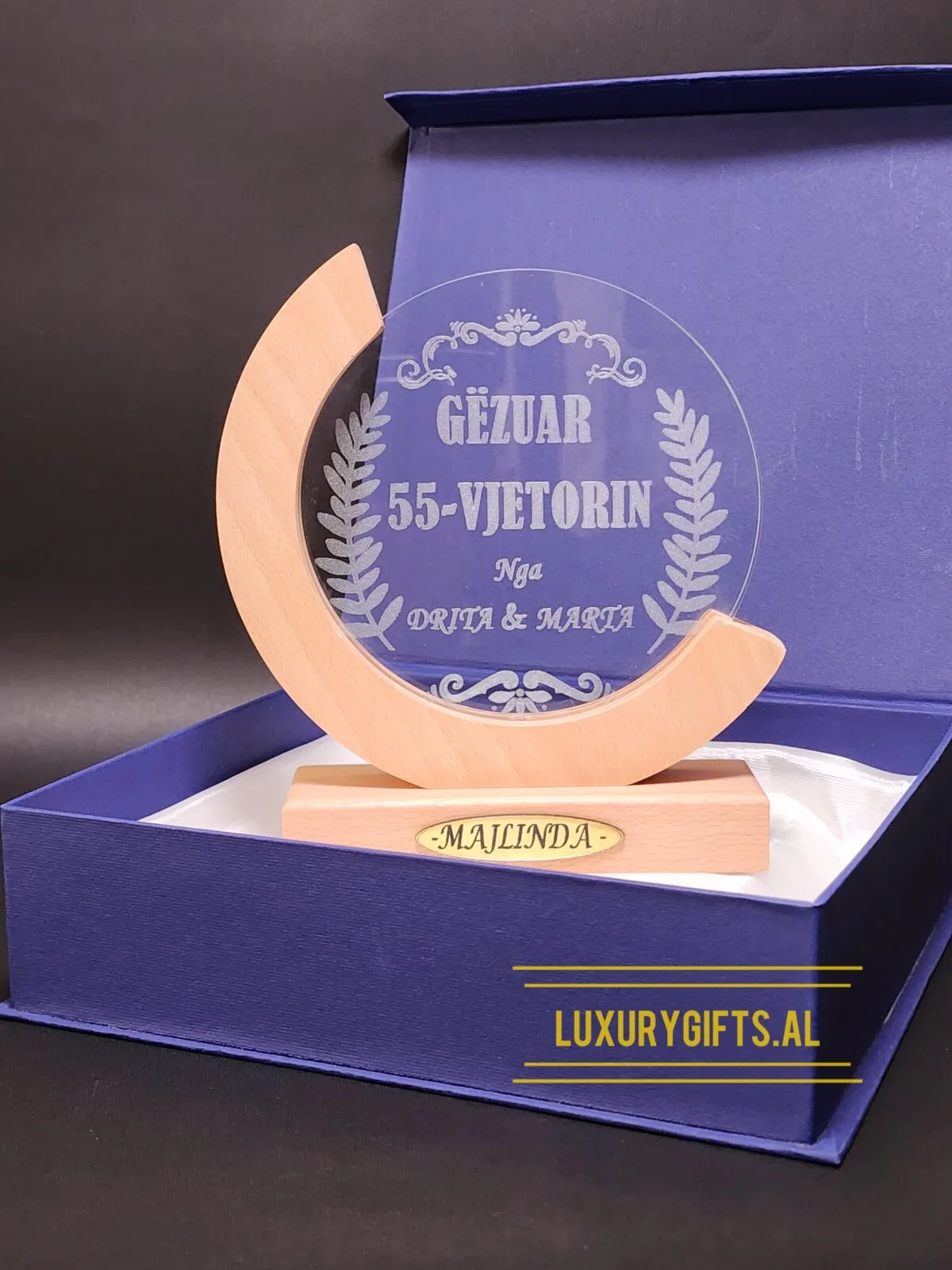 Trofe kristali me bazament druri 2