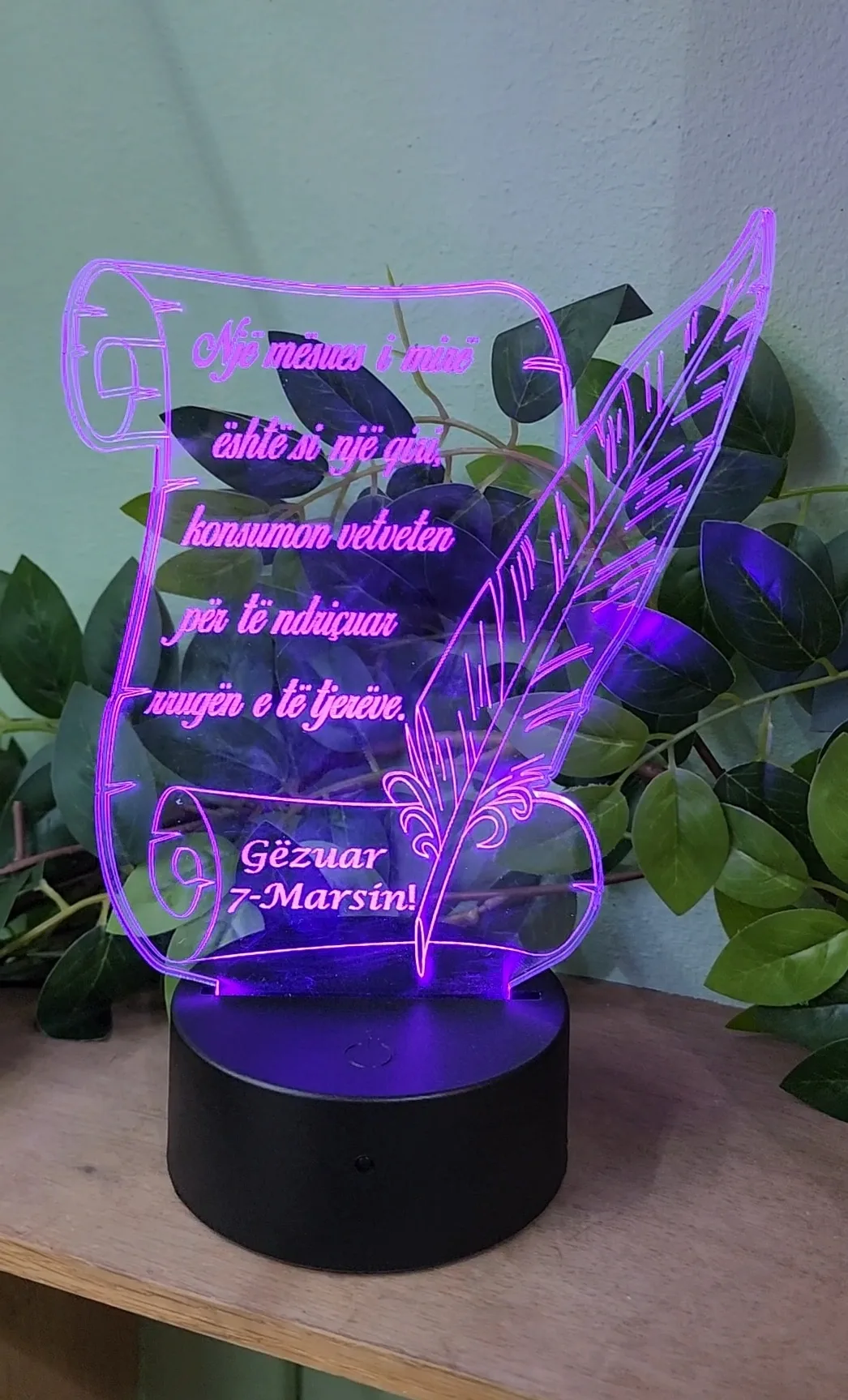 Led lamp me dedikim për 7-Marsin 4