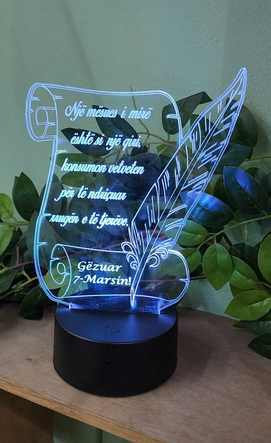 Led lamp me dedikim për 7-Marsin 2