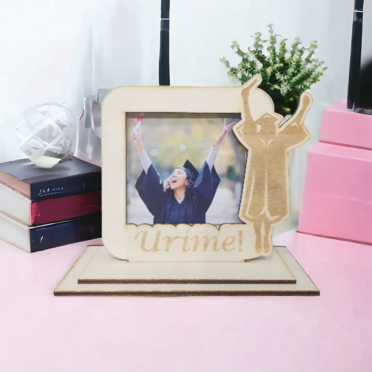 Kornizë diplomimi material druri - Figura 1